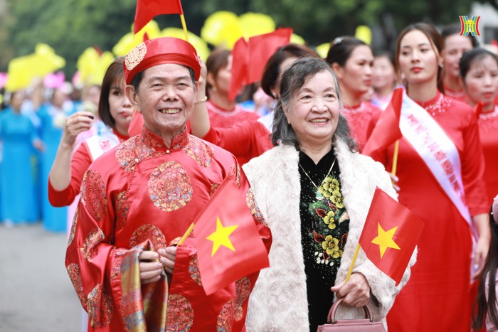 an tuong man dong dien ao dai cua 1000 phu nu thu do hinh 3