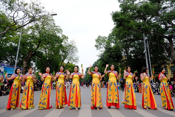 an tuong man dong dien ao dai cua 1000 phu nu thu do hinh 6