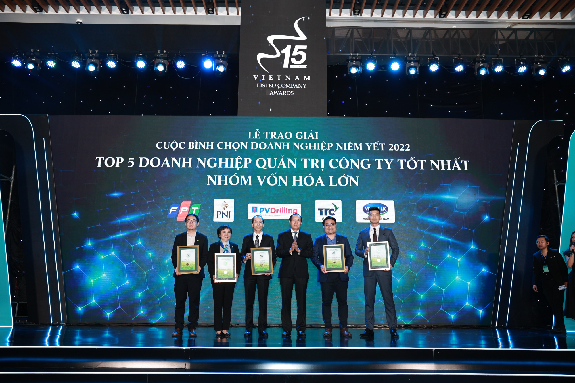 pnj xuat sac nam trong top 5 doanh nghiep niem yet quan tri tot nam 2022 hinh 2