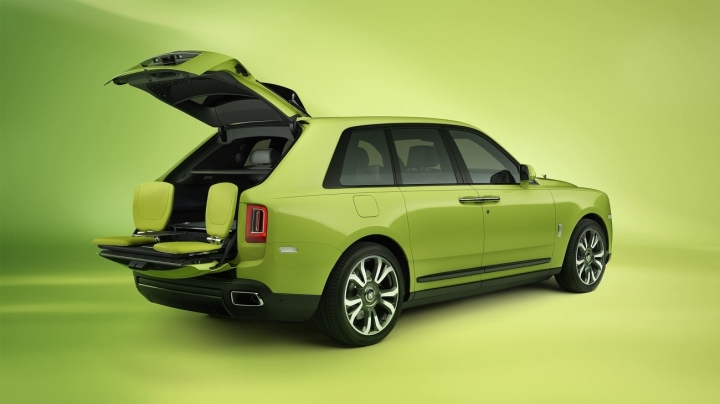 rolls royce ra mat phien ban cullinan inspired by fashion hinh 2