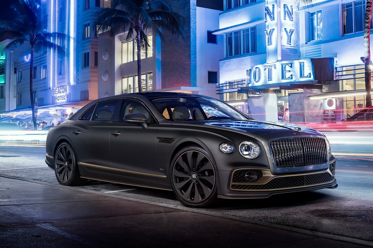 kham pha bentley flying spur phien ban dac biet co ngoai that mau den hinh 1