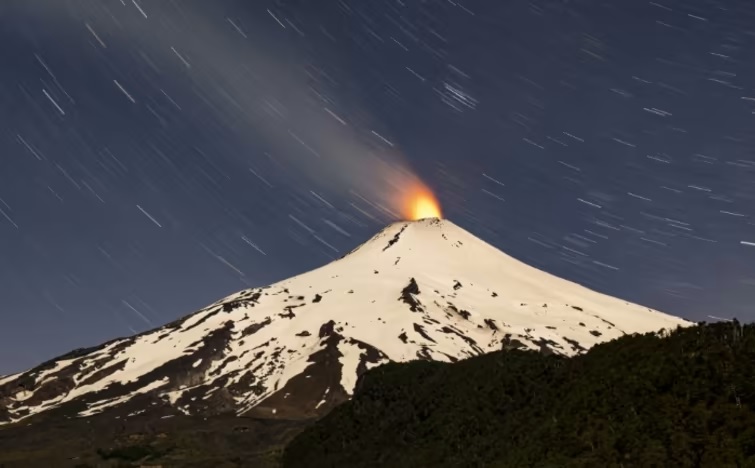 chile trong tinh trang bao dong khi nui lua rung chuyen va phun lua hinh 1