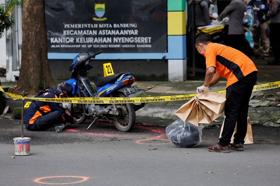 danh bom lieu chet o don canh sat indonesia 2 nguoi thiet mang hinh 2