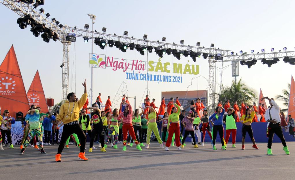 quang ninh lan dau tien su dung san khau di dong tai carnaval mua dong ha long 2022 hinh 1