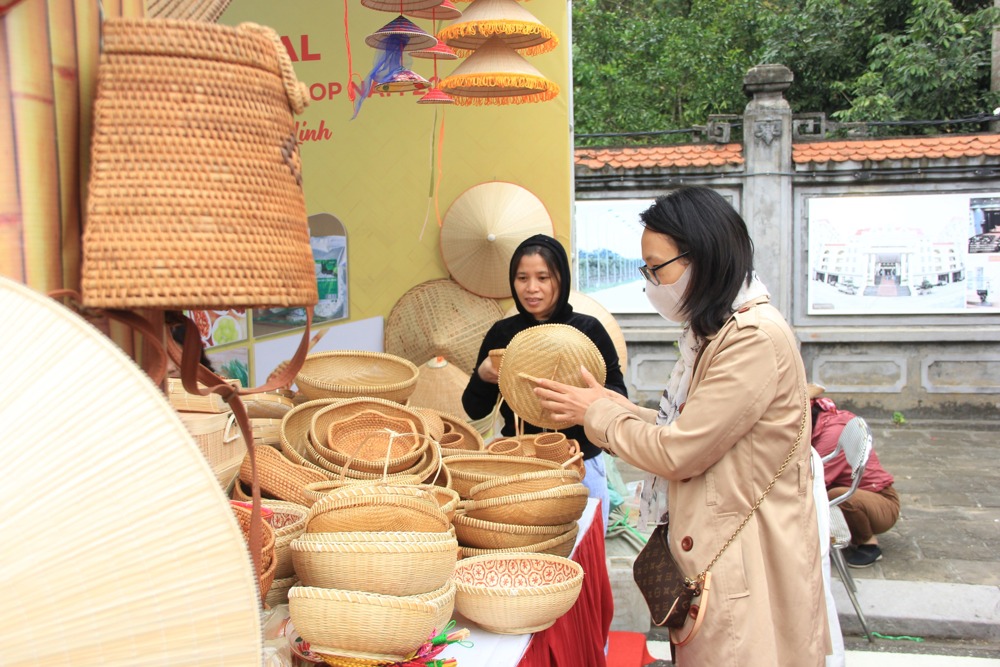 den tho hai ba trung o huyen me linh la diem du lich di tich quoc gia dac biet hinh 7