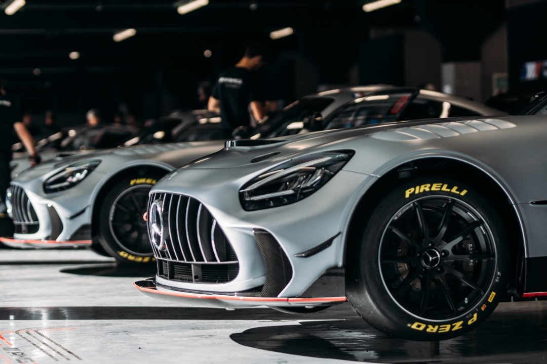 loat sieu xe mercedes amg gt track series dau tien duoc ban giao hinh 2