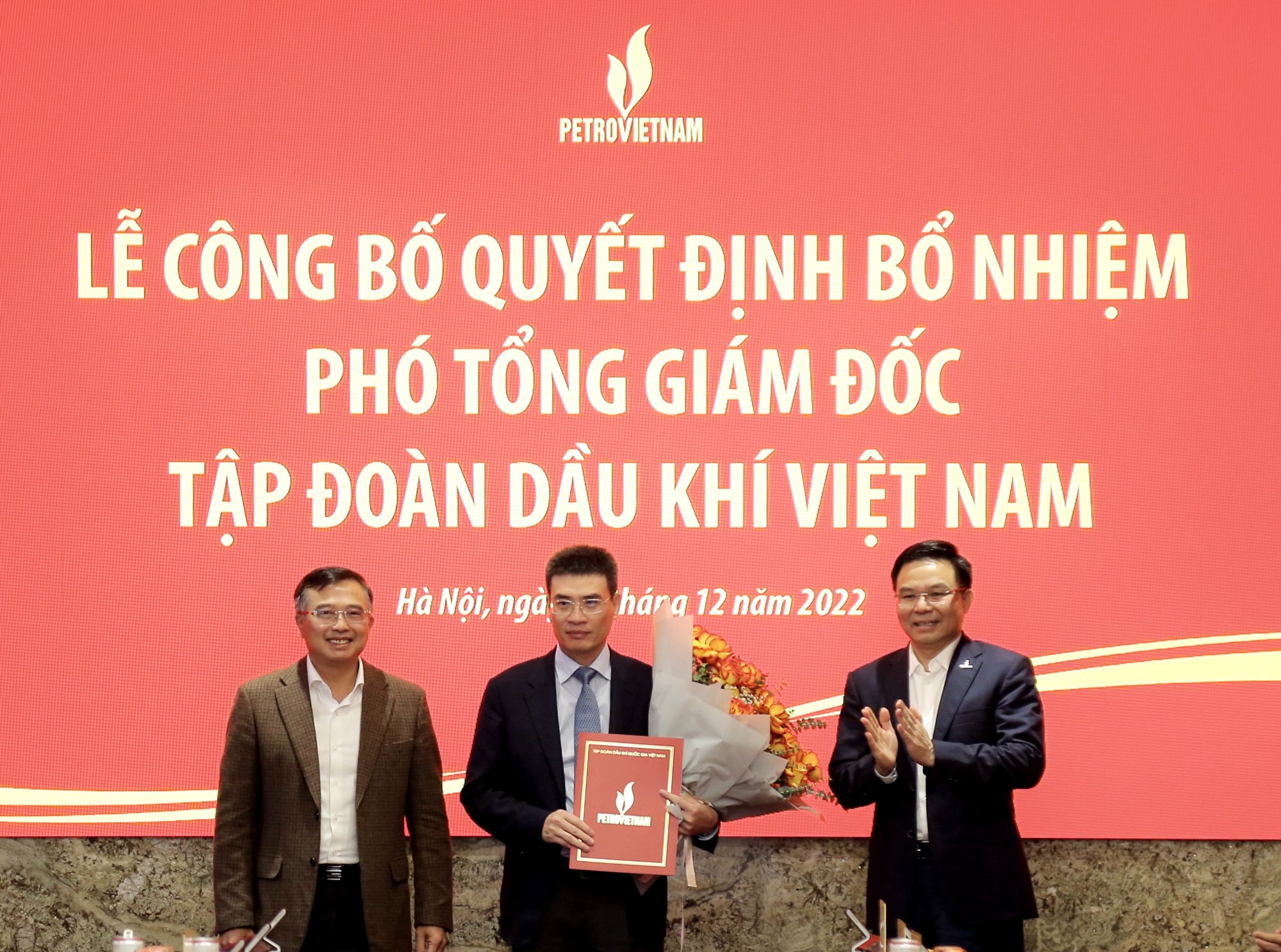 petrovietnam cong bo va trao quyet dinh pho tong giam doc tap doan cho ong duong manh son hinh 1