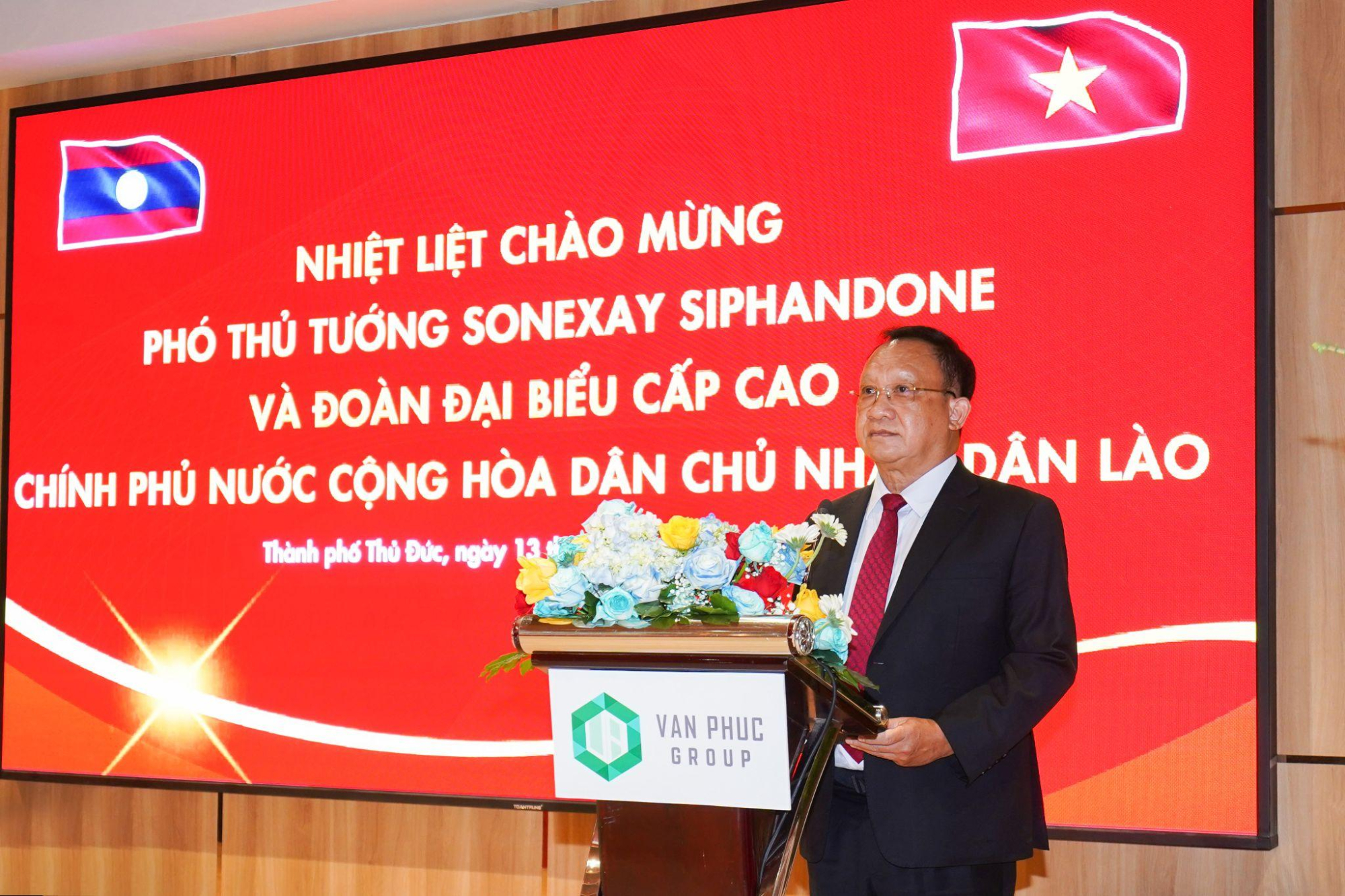 pho thu tuong lao cung lanh dao ubnd tphcm tham va lam viec tai van phuc city hinh 3