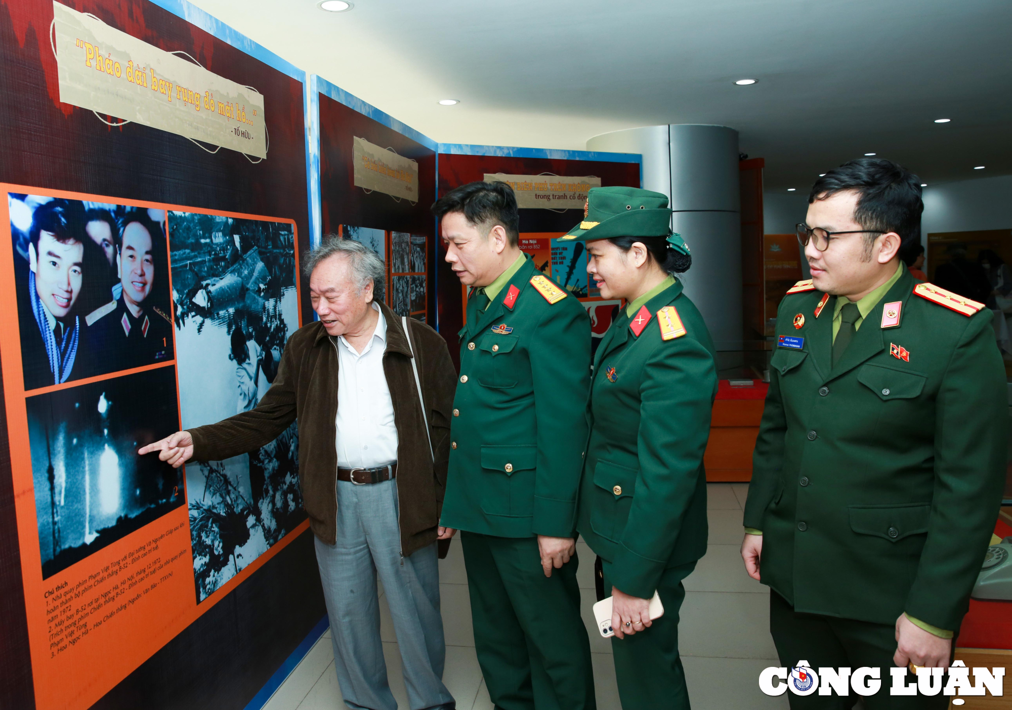 bao chi xung tran ha noi dien bien phu tren khong mot bai ca chien thang ve nghe bao hinh 4