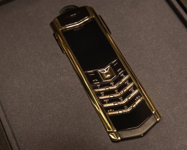 can canh chiec vertu signature v pure black full gold hinh 2