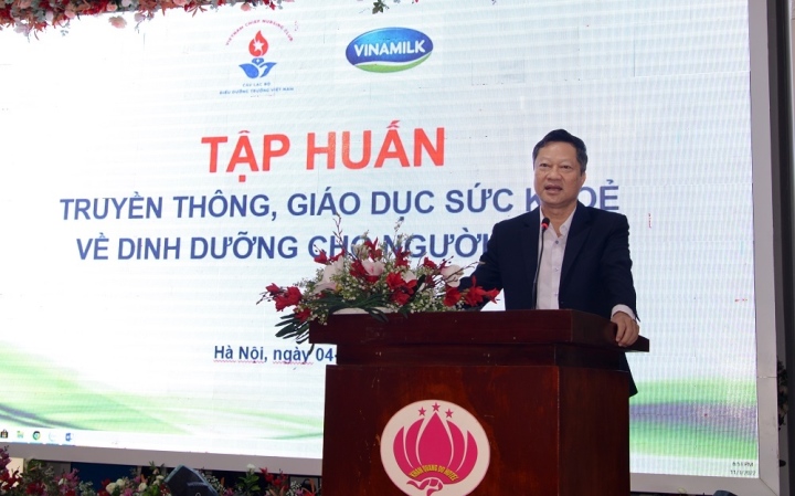 vinamilk to chuc lop nang cao nang luc cham soc dinh duong cho benh nhan hinh 1