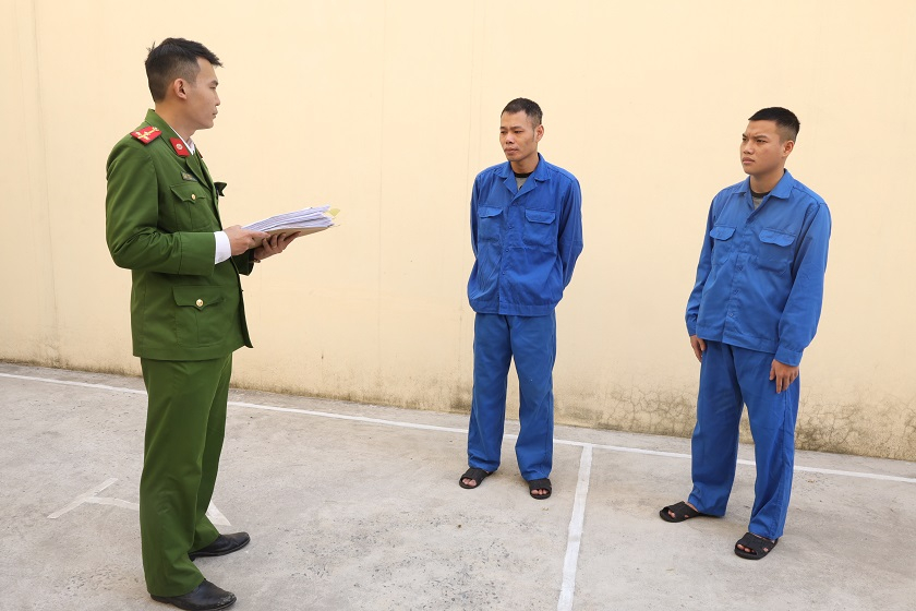 bat 3 doi tuong cho vay nang lai duoi hinh thuc boc bat ho hinh 1