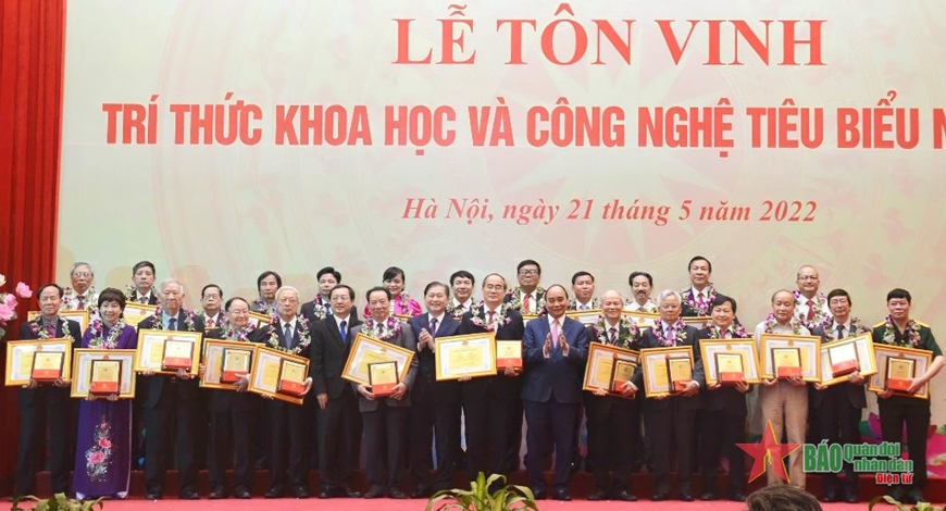 chu tich nuoc nguyen xuan phuc du le ton vinh tri thuc khoa hoc va cong nghe tieu bieu nam 2022 hinh 2