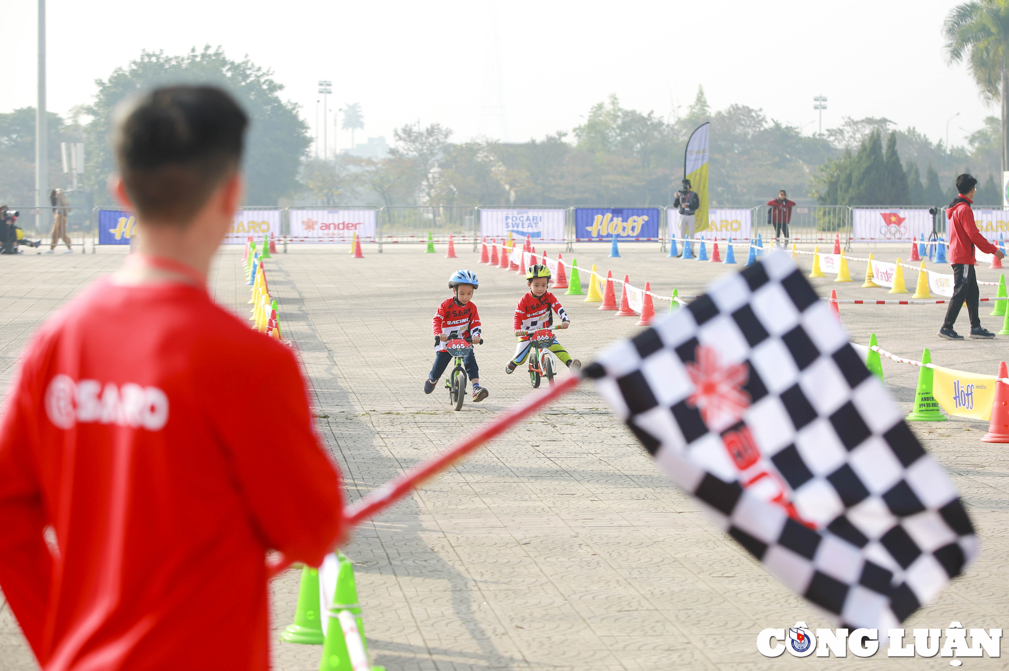 ha noi man nhan voi giai dua xe thang bang toan quoc danh cho cac tay dua nhi hinh 19