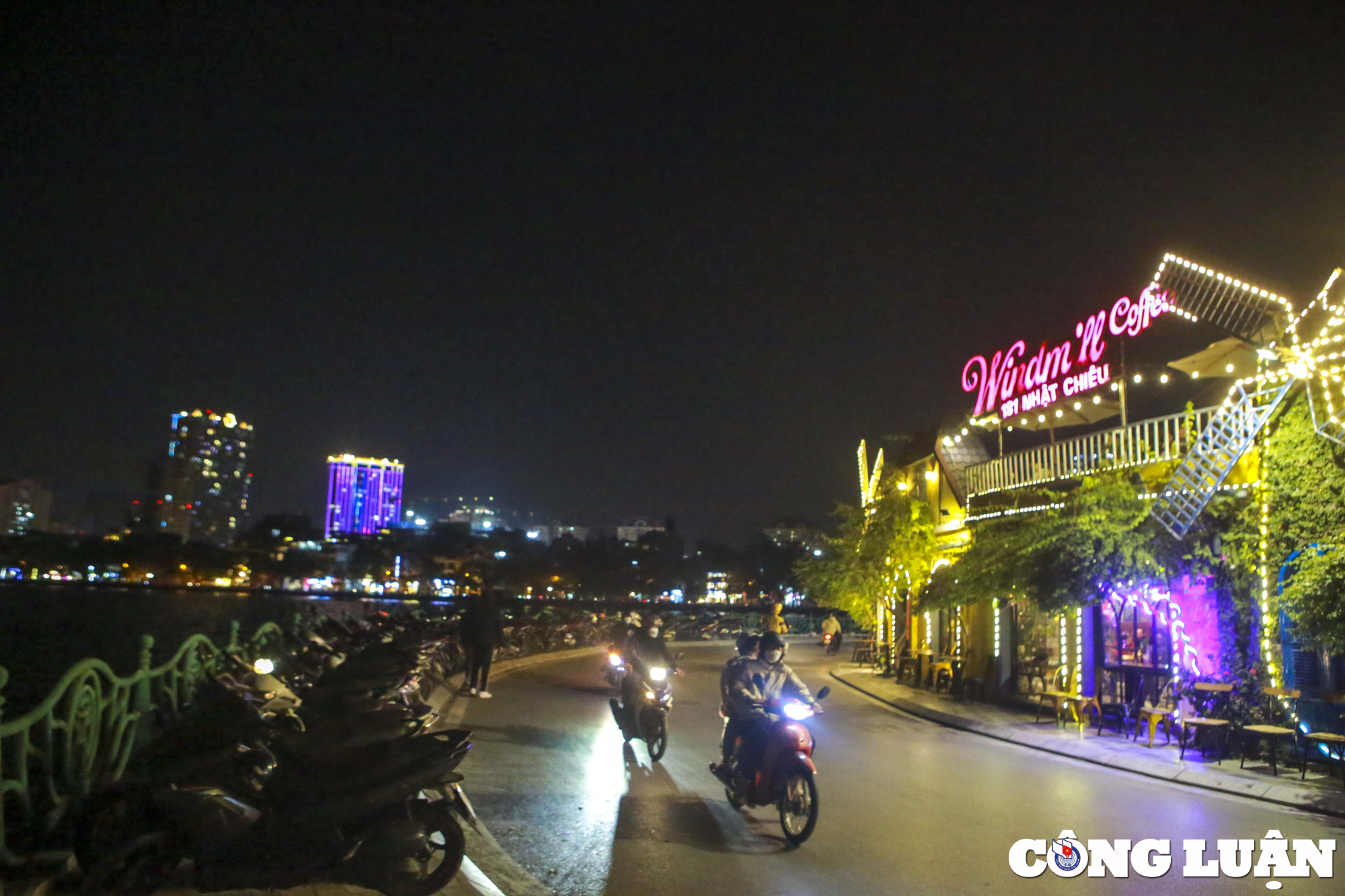 ha noi via he ho tay bi chiem dung nguoi di bo phai di duoi long duong hinh 18