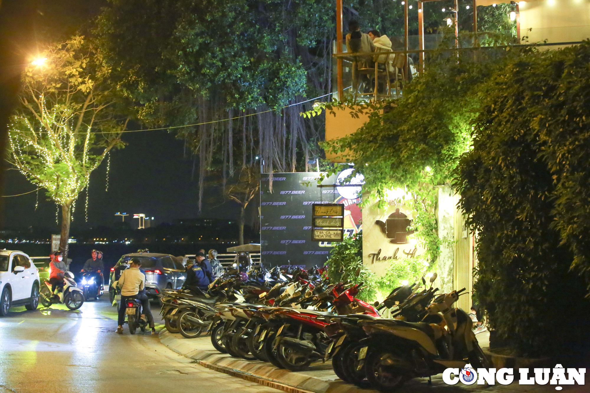 ha noi via he ho tay bi chiem dung nguoi di bo phai di duoi long duong hinh 3