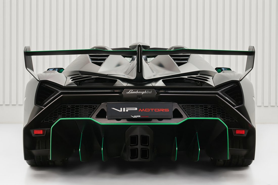 lamborghini veneno roadster co gia gan 10 trieu usd hinh 12