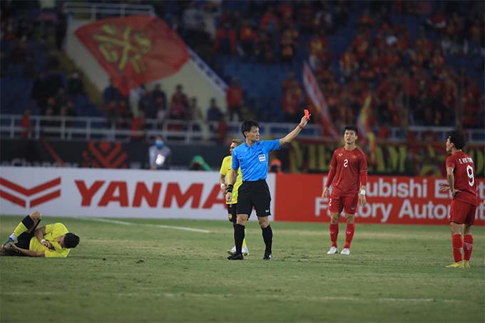 danh bai malaysia 3 0 doi tuyen viet nam vuon len dan dau bang b aff cup 2022 hinh 5