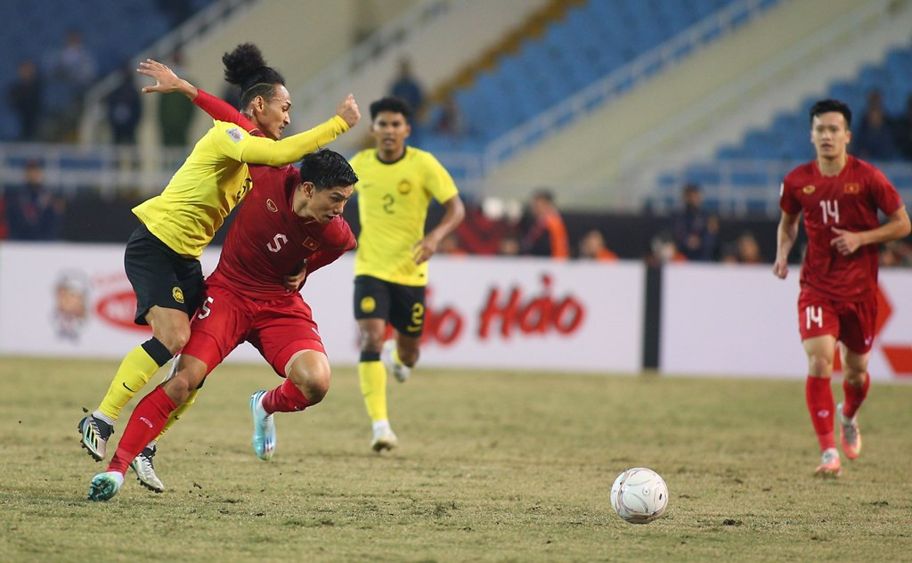 danh bai malaysia 3 0 doi tuyen viet nam vuon len dan dau bang b aff cup 2022 hinh 7