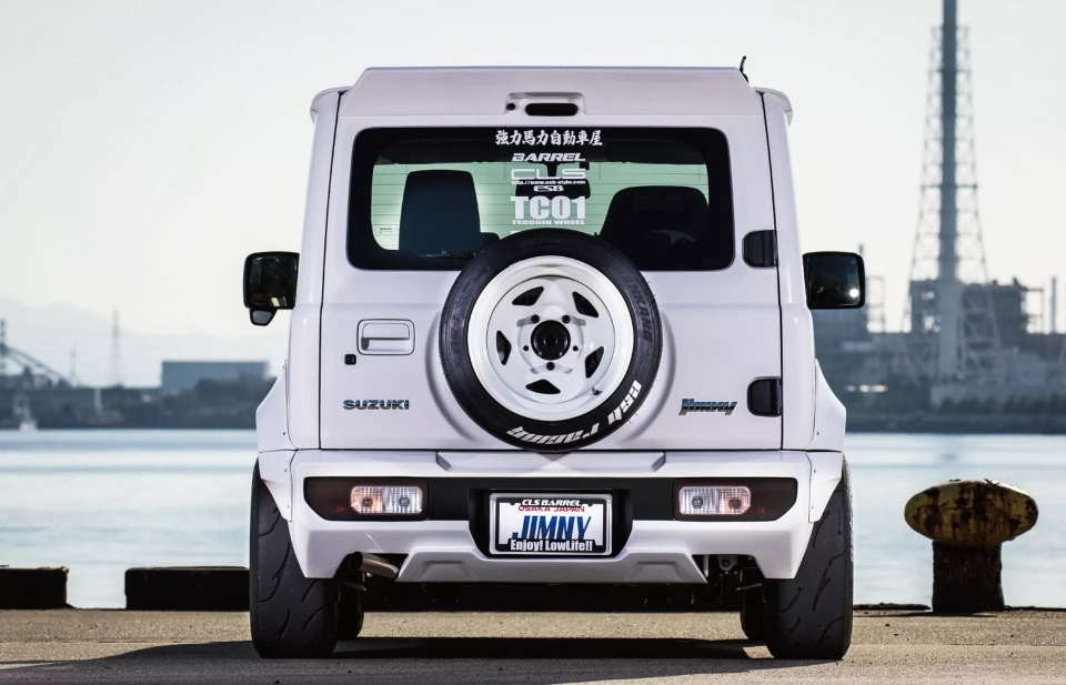 suzuki jimny trong ham ho hon khi trang bi goi do den tu hang esb hinh 6