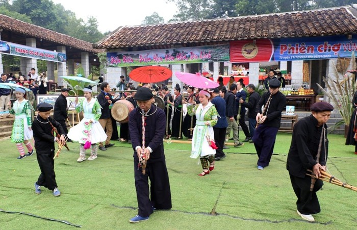 kham pha cho phien vung cao tai lang van hoa hinh 5