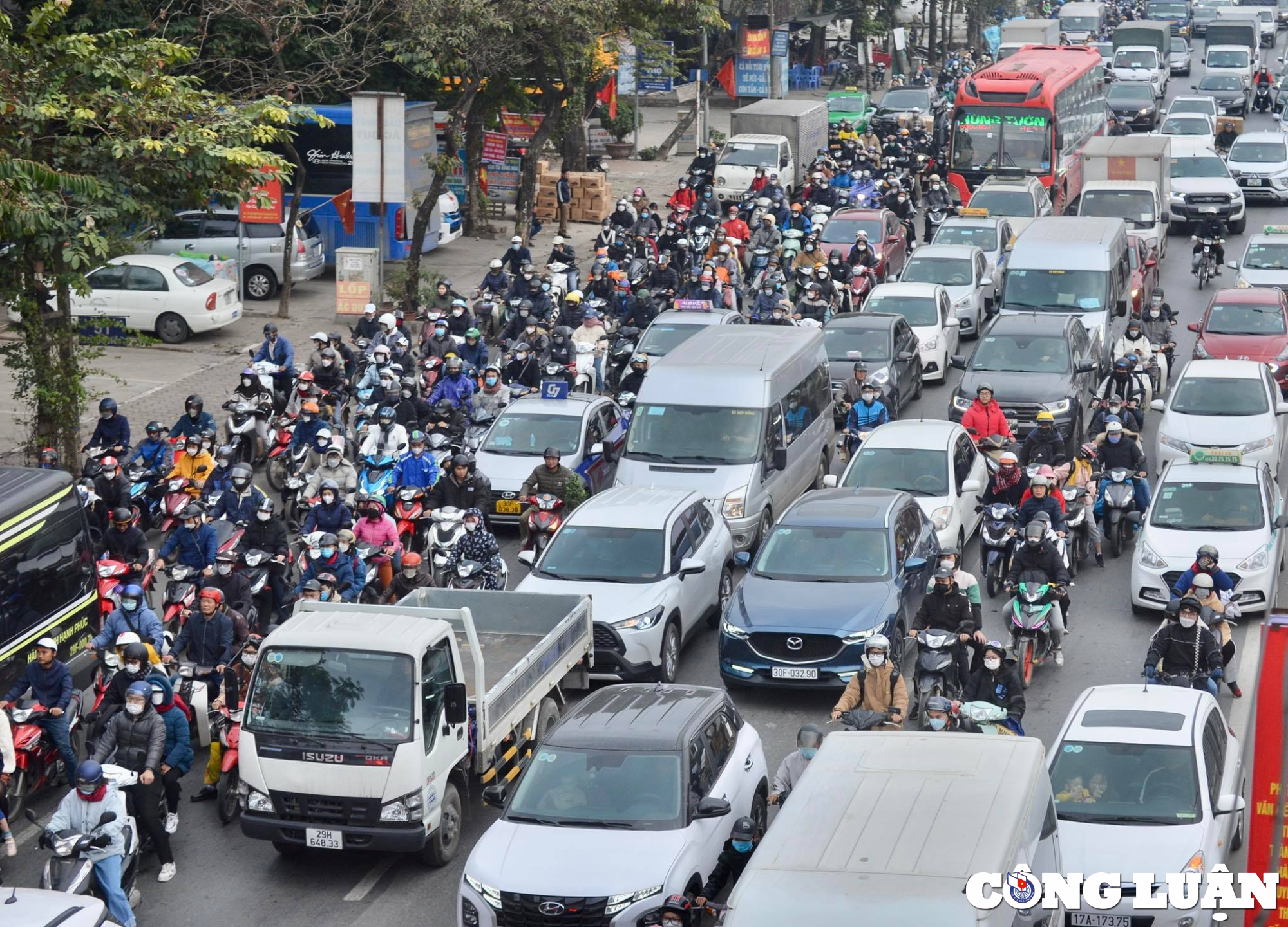 nguoi dan hoi ha tro lai thu do sau ky nghi tet duong lich 2023 hinh 9