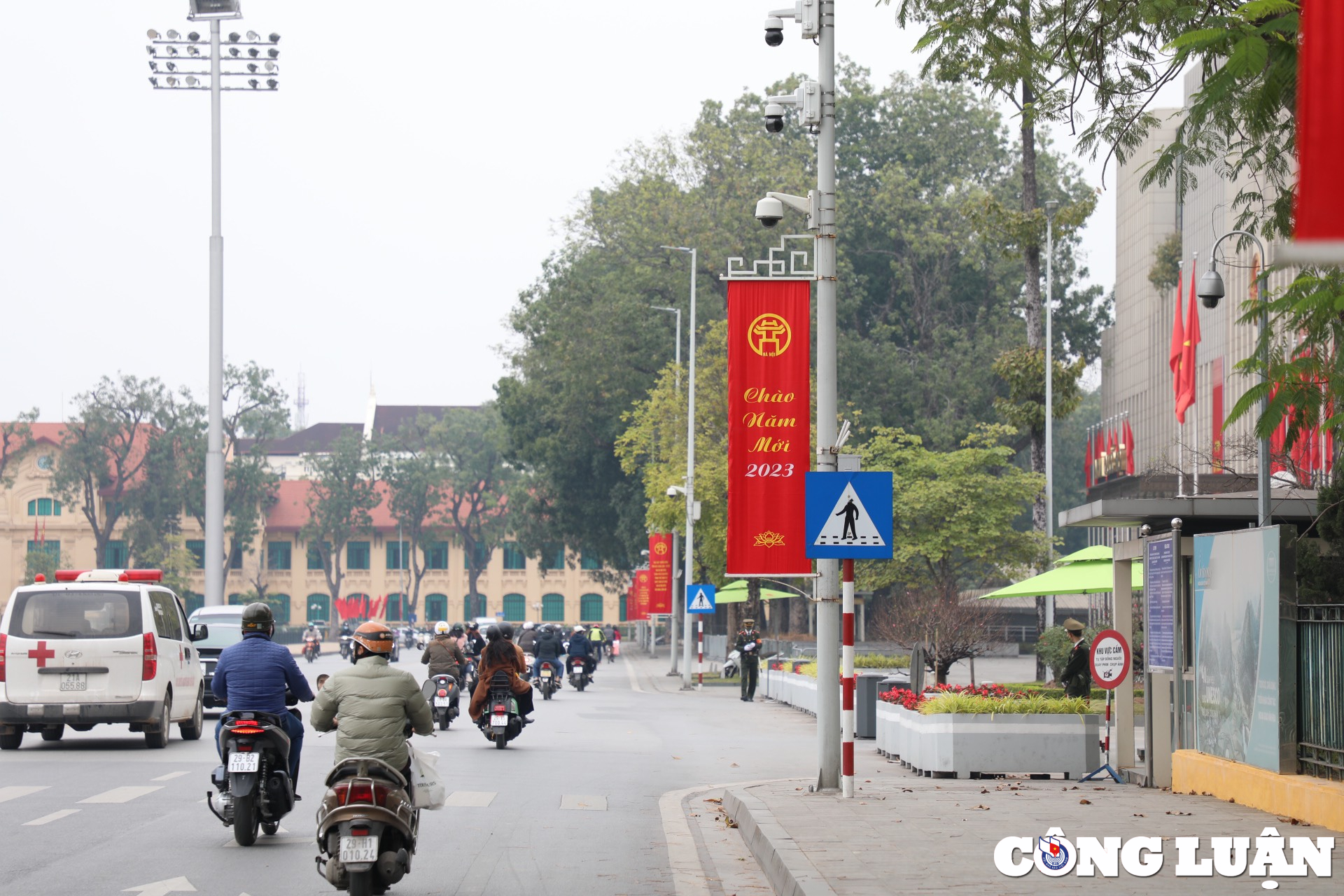 duong pho ha noi trang hoang trong nhung ngay dau nam moi 2023 hinh 3