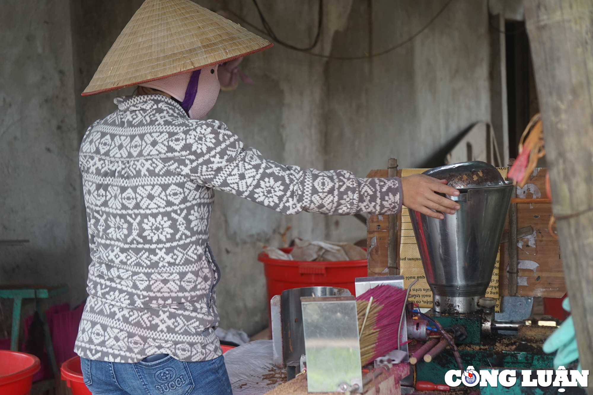 lang nghe lam huong tay lan tat bat vao vu tet hinh 7