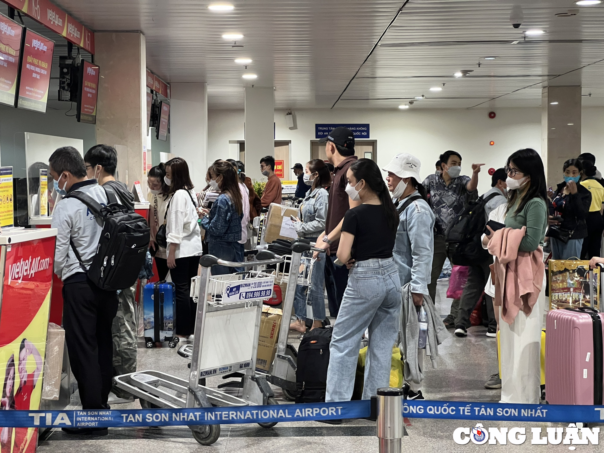 Dự báo số chuyến bay và lượng hành khách di chuyển qua cảng hàng không quốc tế Tân Sơn Nhất sẽ tăng mạnh dịp nghỉ lễ Giỗ tổ Hùng Vương và 30/4 - 1/5 sắp tới. Ảnh: TL.