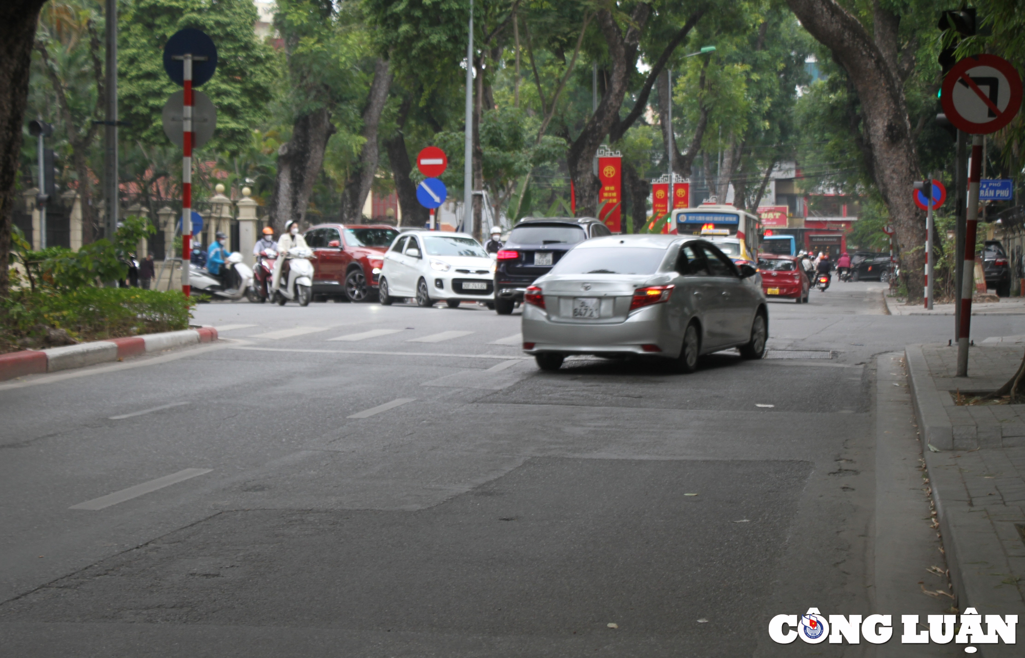 ha noi duong pho loi lom rach nat nhung ngay dau nam hinh 7