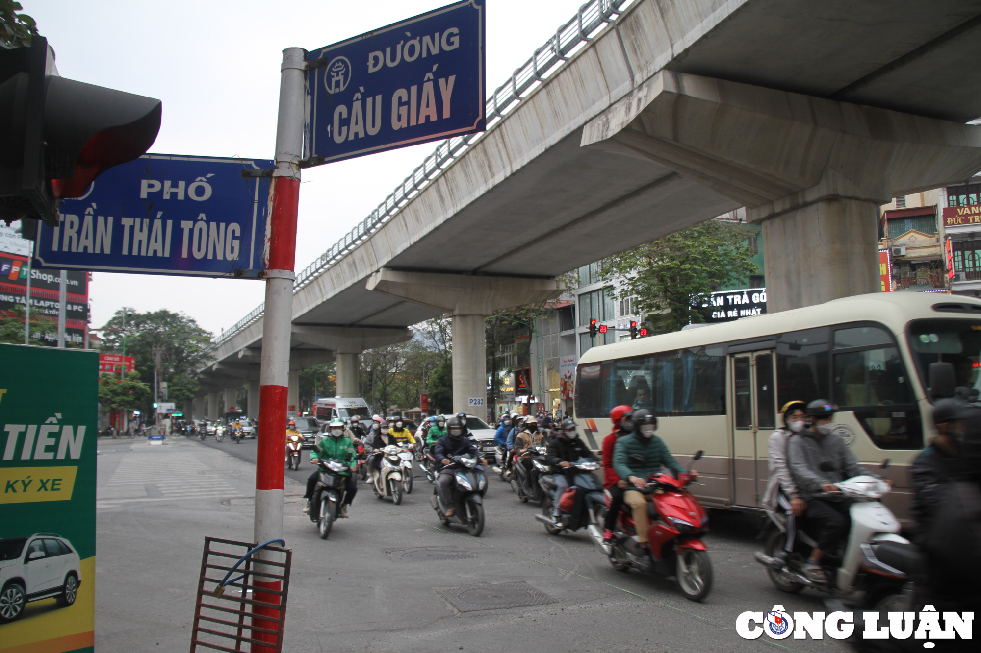 ha noi duong pho loi lom rach nat nhung ngay dau nam hinh 14