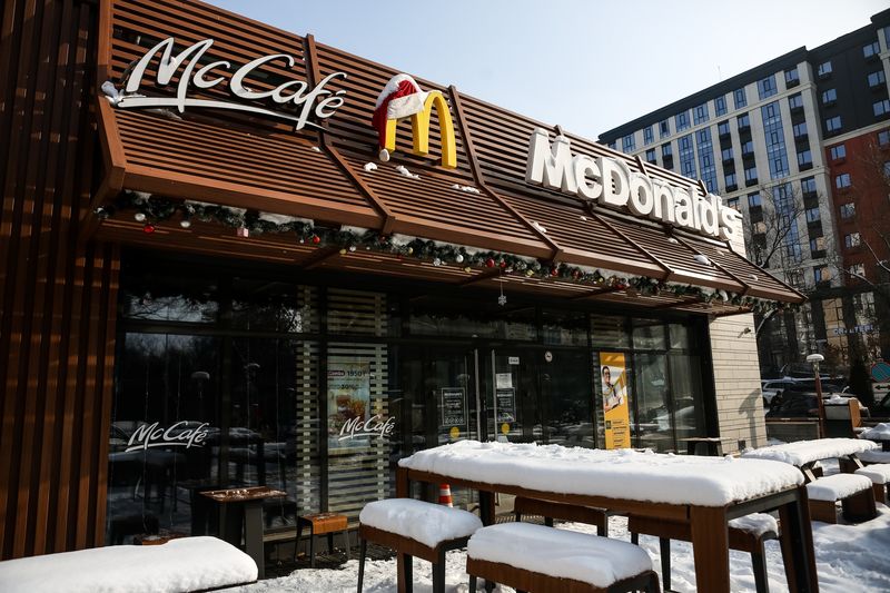 kazakhstan kho niu mcdonalds do khung hoang nga  ukraine hinh 1