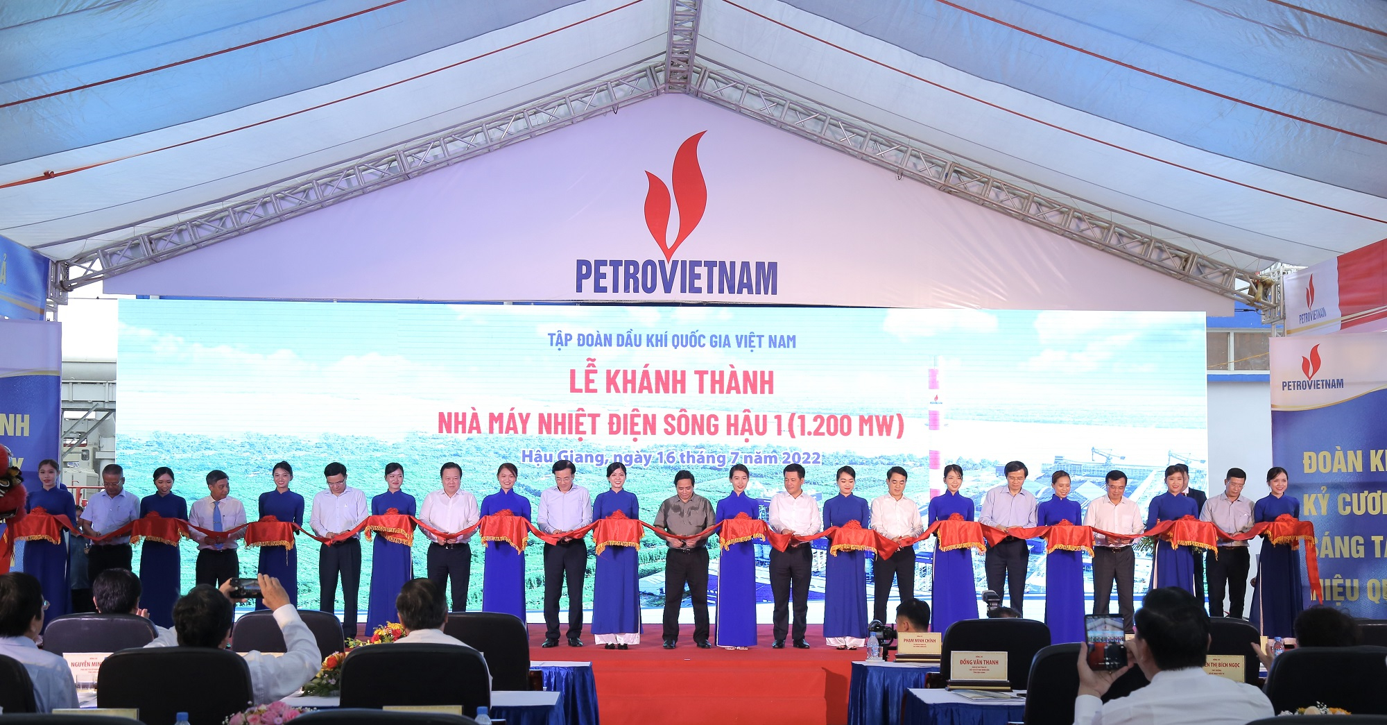 petrovietnam  thanh cong tu quan tri bien dong hinh 8