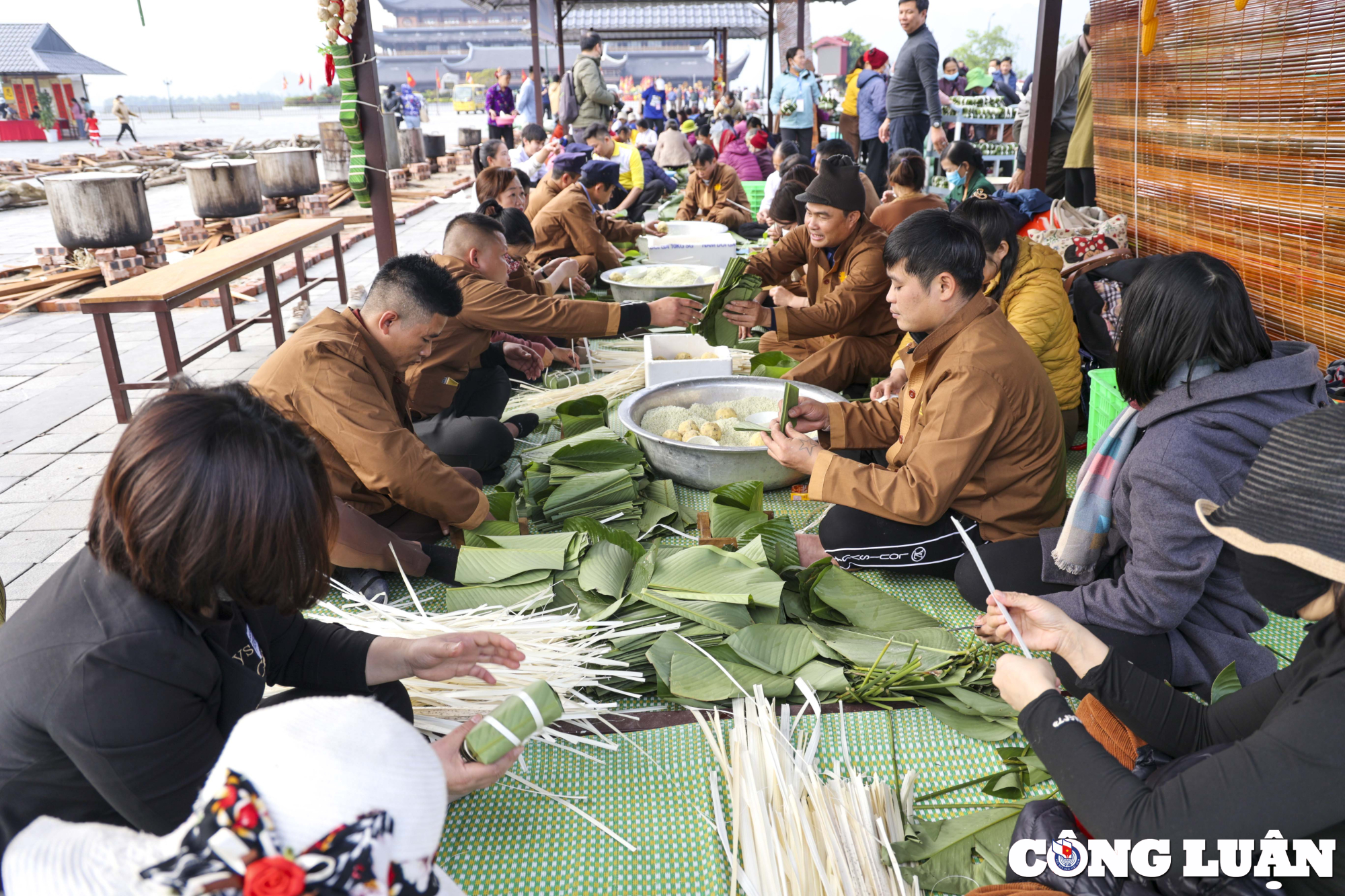 gan 3000 nguoi goi 10000 banh chung xanh tang nguoi ngheo hinh 3