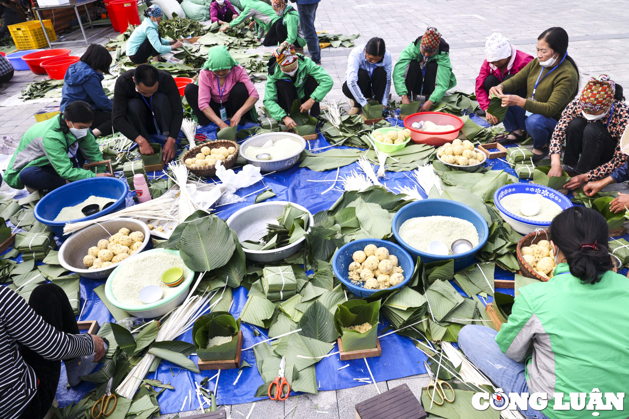 gan 3000 nguoi goi 10000 banh chung xanh tang nguoi ngheo hinh 2