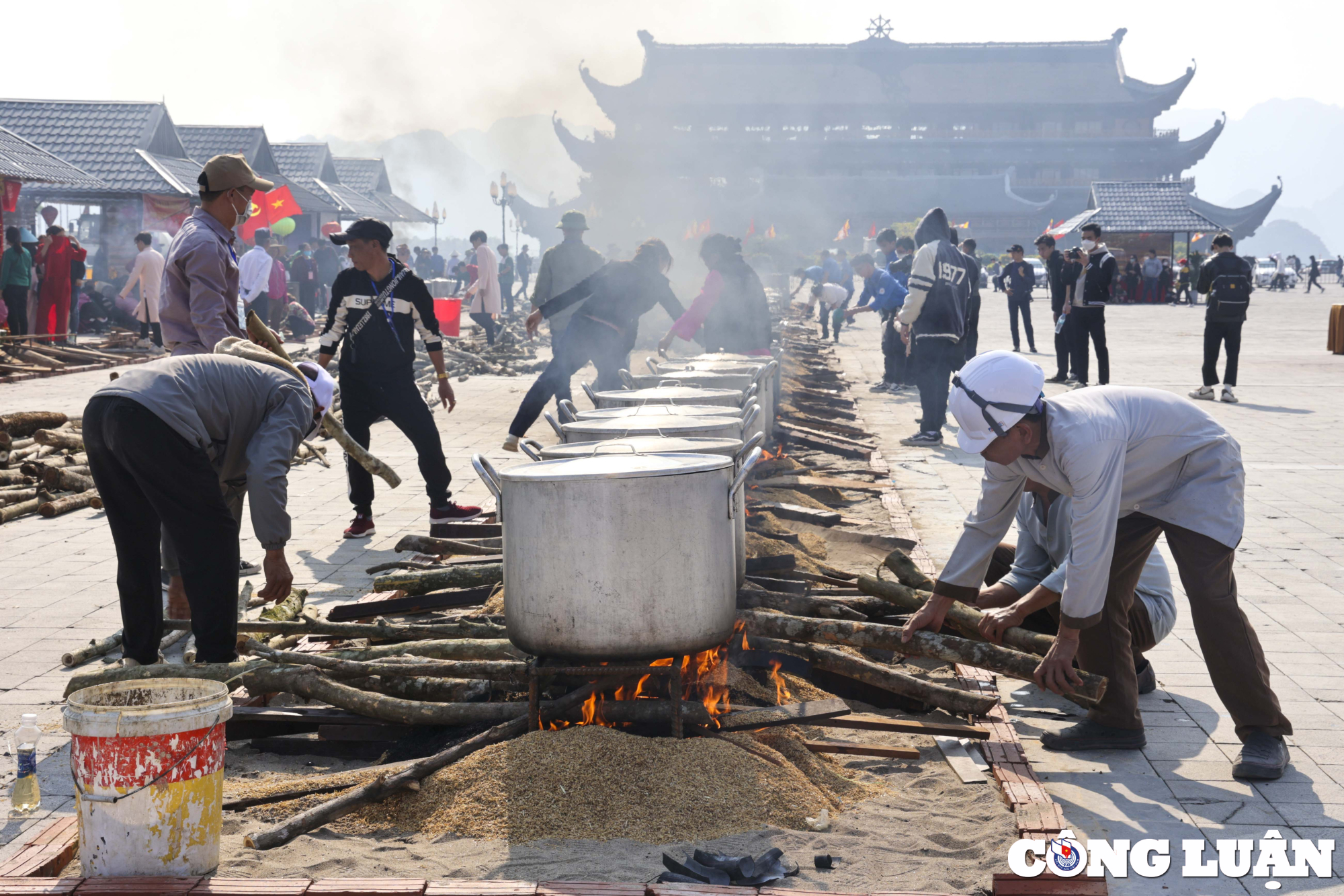 gan 3000 nguoi goi 10000 banh chung xanh tang nguoi ngheo hinh 6