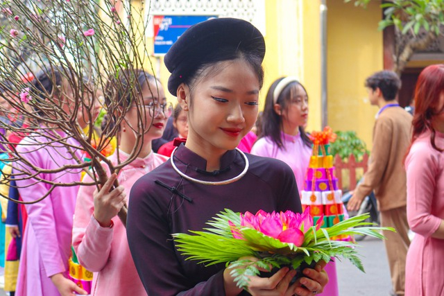 tai hien cac nghi le tet co truyen tai pho co ha noi hinh 7