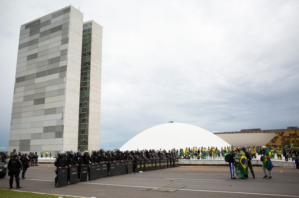 bao loan o brazil thong doc brasilia bi dinh chi hang tram nguoi bi bat giu hinh 7