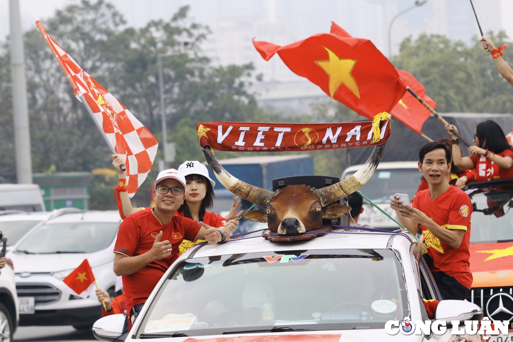 co dong vien ngap tran sac do tiep lua cho doi tuyen viet nam hinh 25