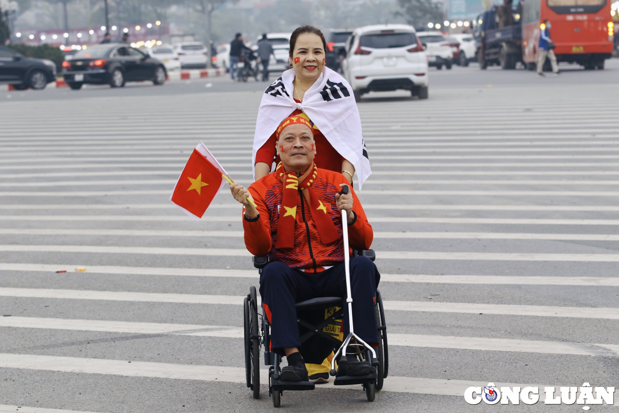 co dong vien ngap tran sac do tiep lua cho doi tuyen viet nam hinh 9