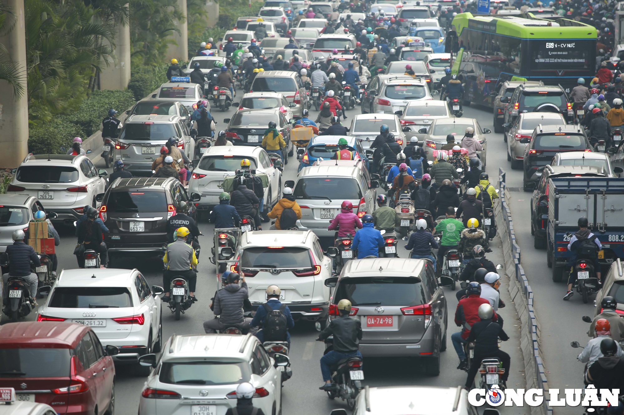 ha noi un tac keo dai tai nut giao nga tu so ngay dau dieu chinh phan luong giao thong hinh 10