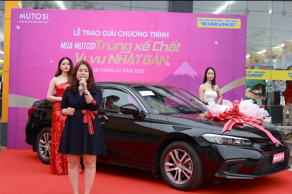 khai xuan loc lon mutosi trao xe chat honda civic e 2022 cho khach hang may man hinh 3