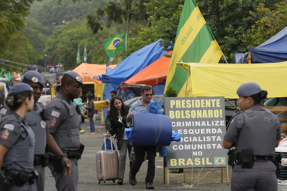 bao loan o brazil cuu bo truong cua ong bolsonaro bi bat giu hinh 1