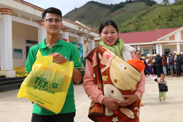 hanh trinh tet cham tang qua cho ba con vung xa hinh 2