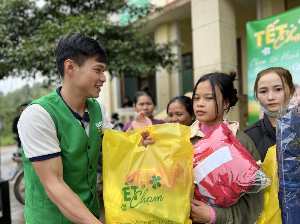 hanh trinh tet cham tang qua cho ba con vung xa hinh 5