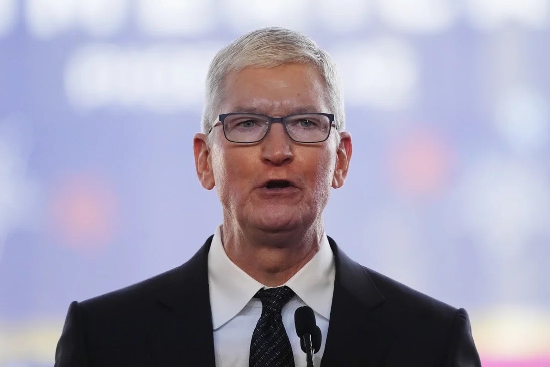 ceo tim cook cua apple bi cat giam hon 40 luong hinh 1