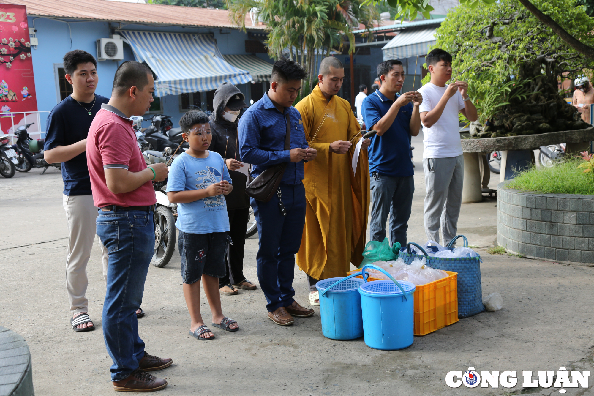 nguoi dan tp hcm chi tien trieu tha ca chep tien ong cong ong tao hinh 1