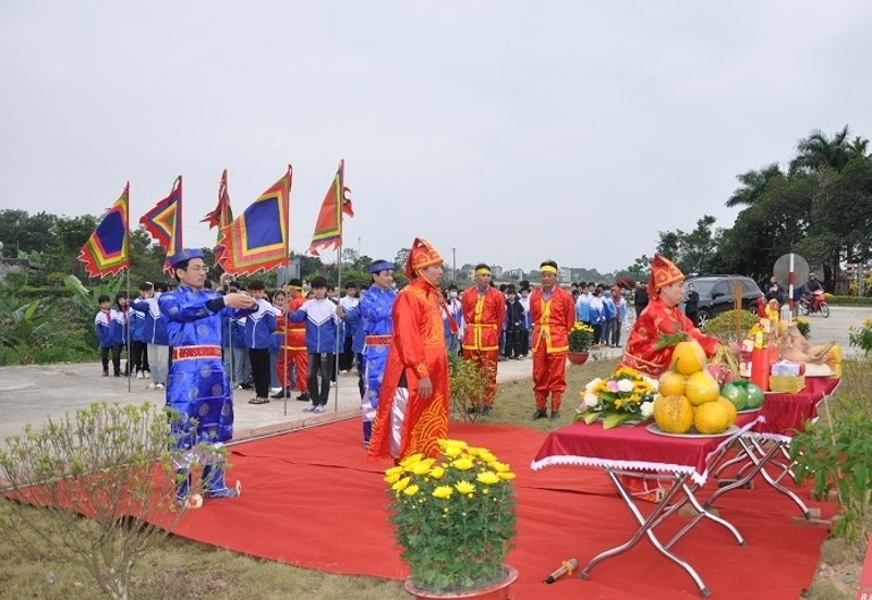 lan dau tien tai hien nghi le thuong tieu o di san thanh nha ho hinh 2