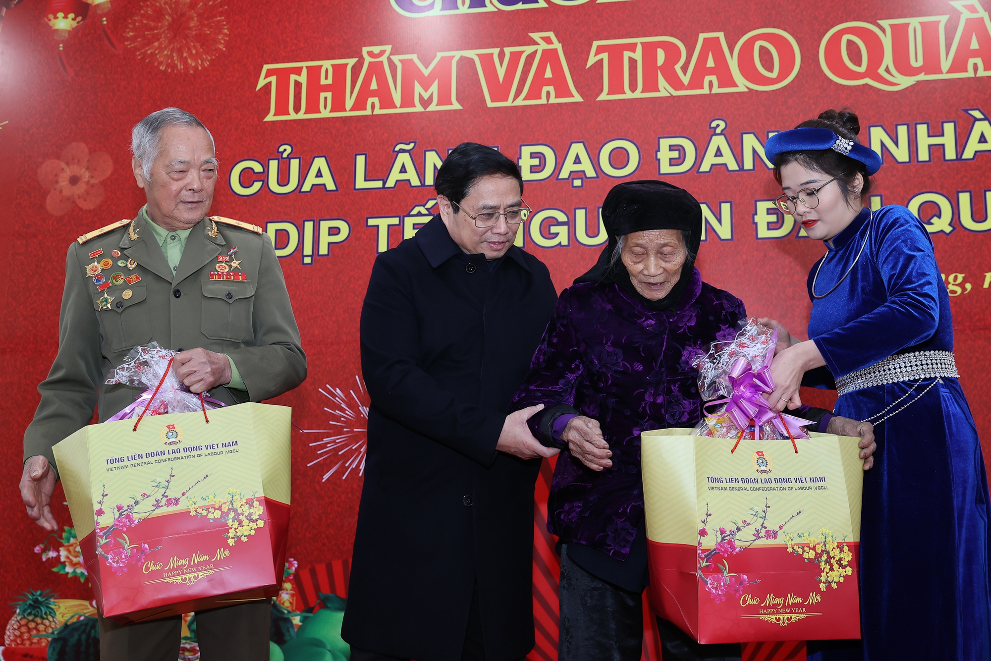 nguoi dan khong thay bong dang bo doi bien phong thi thay thuong thay nho thay lo hinh 3