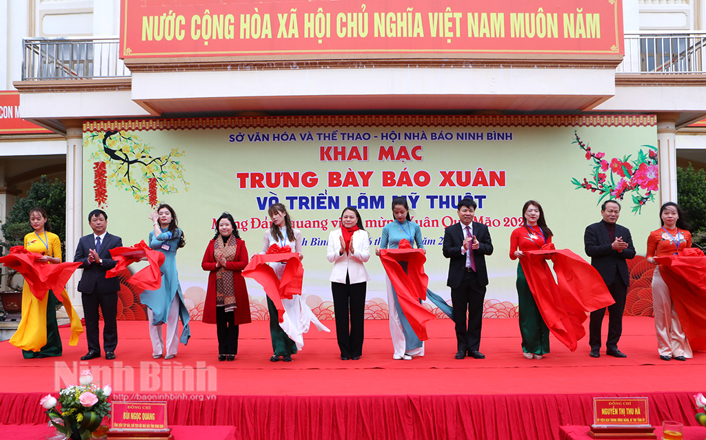 ninh binh khai mac trung bay bao xuan va trien lam my thuat mung xuan quy mao 2023 hinh 1